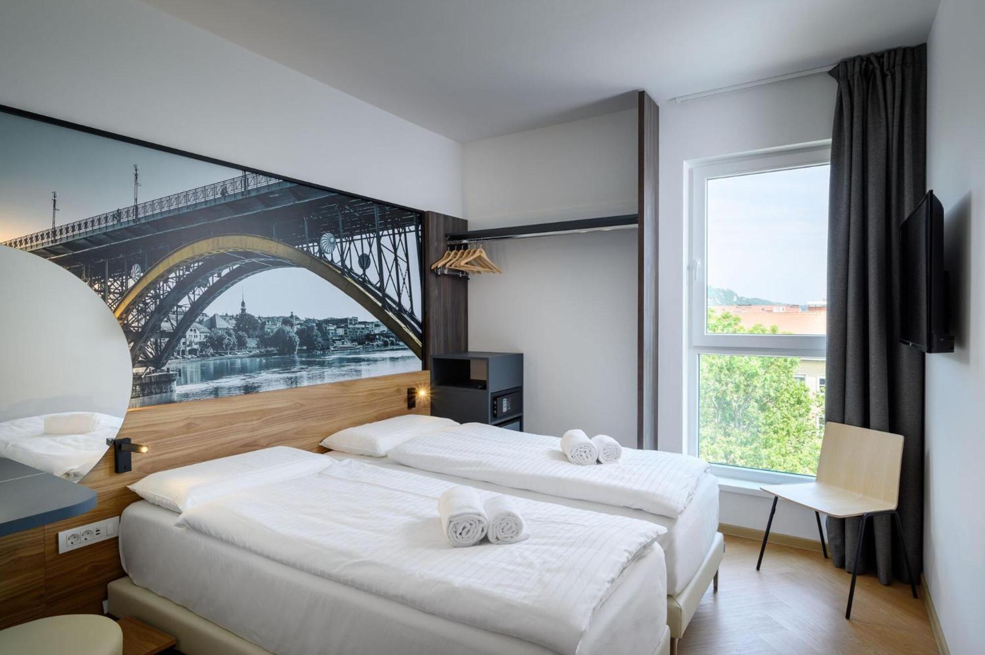 Twin Room,1739711956:JPEG